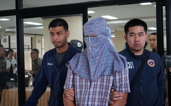 รวบแล้ว!!โจรควงปืนปลอมชิงทองกลางห้าง บิ๊กซี นครปฐม รวบคาบ้านพักขณะนอนดูข่าวตัวเอง