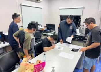 ตม.กาญจนบุรีรวบ 3 จีนลอบเข้าเมือง ซุกรีสอร์ตกลางเมือง สารภาพลัดเลาะชายแดนไทย-ลาว