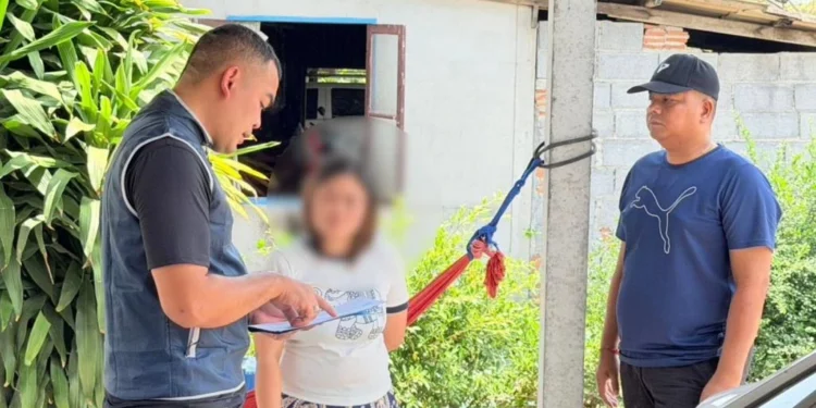 จับสาว18 มงกุฎ ปลอมเล่มทะเบียนรถ หลอกขอสินเชื่อ 3 แสน -โยง จนท.ขนส่งเอี่ยว