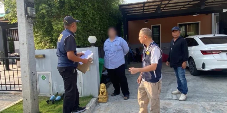 รวบอดีตหนุ่มประกันฯแสบ! แอบโอนเงินครูเกษียณเข้ากระเป๋าตัวเองกว่า 2 แสน