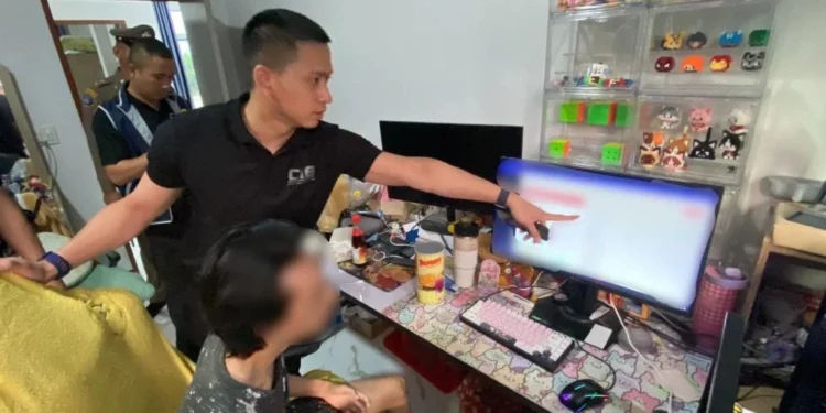 กองปราบทลายเครือข่าย “บัญชีม้า-ซิมผี” ยึดทรัพย์กว่า 50 ล้าน 1 กองปราบทลายเครือข่าย “บัญชีม้า-ซิมผี” ยึดทรัพย์กว่า 50 ล้าน