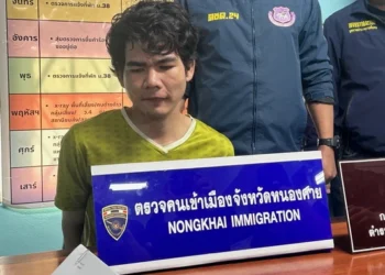 ตำรวจ สน.ทุ่งสองห้องรับตัวหนุ่มลาวฆ่าหั่นศพแฟนกลับกรุงเทพ