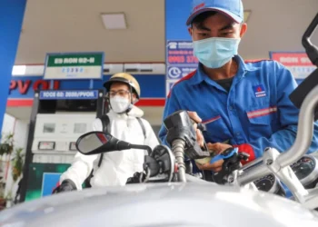 ไทยดูไว้! เวียดนามงดเก็บภาษีสิ่งแวดล้อมน้ำมัน ราคาลงกว่า 25% เบนซินเหลือลิตรละ 30 บาท ดีเซลเหลือ 44 บาทเศษ