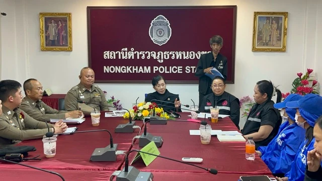 “หนูน้อย 3 ขวบ” ดับปริศนาหลังอยู่กับพ่อเลี้ยง ผลชันสูตรชี้ถูกกระแทกด้วยของแข็ง "ปวีณา" พาครอบครัวแจ้งความ 1 “หนูน้อย 3 ขวบ” ดับปริศนาหลังอยู่กับพ่อเลี้ยง ผลชันสูตรชี้ถูกกระแทกด้วยของแข็ง “ปวีณา” พาครอบครัวแจ้งความ