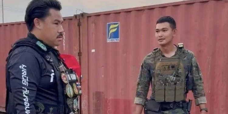 "กัน จอมพลัง" ออกโรงป้อง "ผู้กองโทนี่" เล่าเบื้องหลังคลิปเดือด ยันกัมพูชาติดอาวุธหาเรื่องก่อน 1 “กัน จอมพลัง” ออกโรงป้อง “ผู้กองโทนี่” เล่าเบื้องหลังคลิปเดือด ยันกัมพูชาติดอาวุธหาเรื่องก่อน