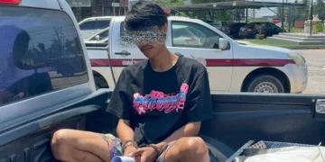 ส่งตัว พ่อเลี้ยงโหด ซ้อมเด็ก 3 ขวบดับสลด ไส้แตก-เลือดท่วมท้อง ฝากขัง พร้อมค้านประกันตัว