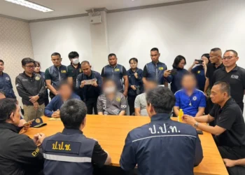 ทลายแก๊งปลัดอำเภอวังน้อย ทุจริตสวมสิทธิออกบัตรชมพูให้ต่างด้าว 5 ทลายแก๊งปลัดอำเภอวังน้อย ทุจริตสวมสิทธิออกบัตรชมพูให้ต่างด้าว