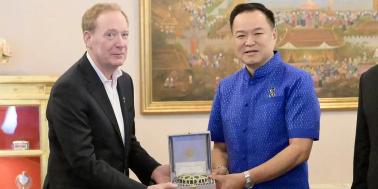 ประธานไมโครซอฟท์เข้าพบ “อนุทิน” เผยพร้อมลงทุนกว่า 3 หมื่นล้าน 2 ปีข้างหน้า พัฒนาทักษะดิจิทัล-AI คนไทย