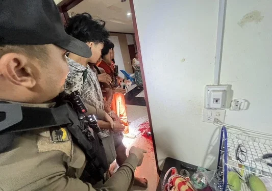 หนุ่มวัย 25 ปีคลั่งคว้ามีดแทงแฟนสาว-ปาดคอญาติดับสลด 2 ศพ เผยคนก่อเหตุมีอาการซึมเศร้า