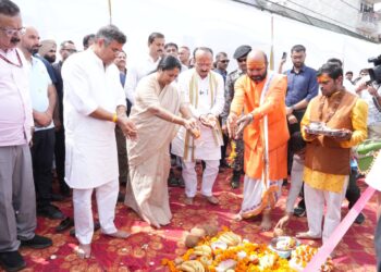 हाईटेक अम्फीबियस मशीनों से होगी नजफगढ़ व पंखा रोड ड्रेन की सफाई, सीएम रेखा गुप्ता ने किया शुभारंभ 5 हाईटेक अम्फीबियस मशीनों से होगी नजफगढ़ व पंखा रोड ड्रेन की सफाई, सीएम रेखा गुप्ता ने किया शुभारंभ