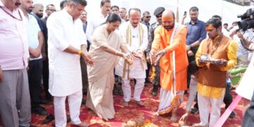 हाईटेक अम्फीबियस मशीनों से होगी नजफगढ़ व पंखा रोड ड्रेन की सफाई, सीएम रेखा गुप्ता ने किया शुभारंभ