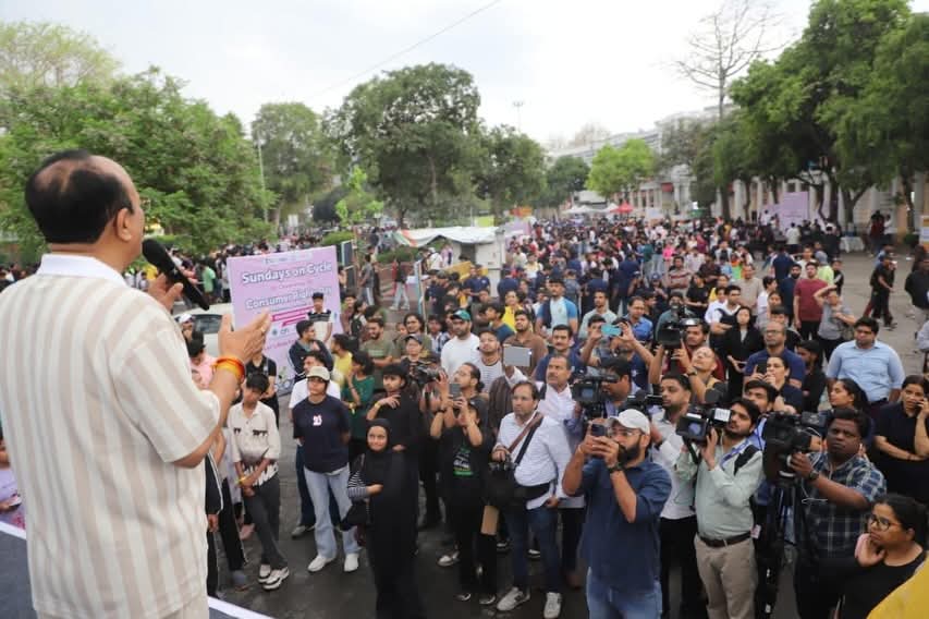 ‘संडेज़ ऑन साइकिल्स’ बना फिटनेस का जनआंदोलन, मंत्री आशीष सूद ने किया दिल्लीवासियों को प्रेरित 3 WhatsApp Image 2026 03 15 at 11.59.59 AM 1