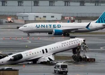 2 pilots killed after jet collides with fire truck at New York Airport