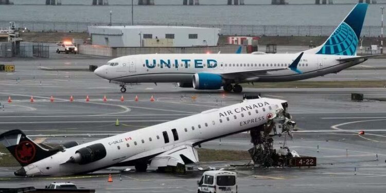 2 pilots killed after jet collides with fire truck at New York Airport