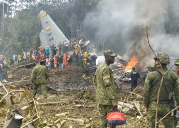 Colombian military plane with 125 people crashes