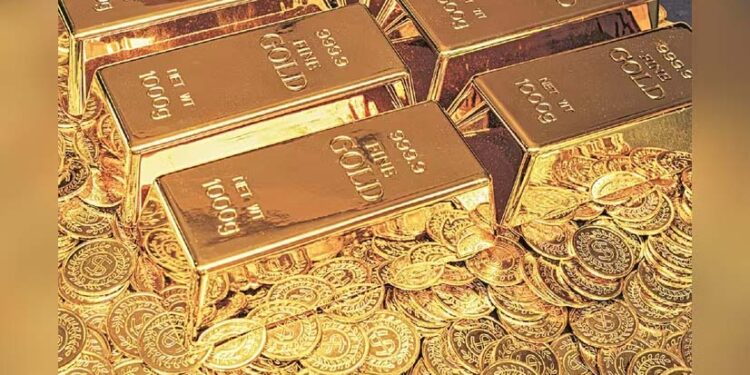 Gold falls 2.7% to over 1-month low on strong dollar, hawkish Fed tone 1 Gold falls 2.7% to over 1-month low on strong dollar, hawkish Fed tone