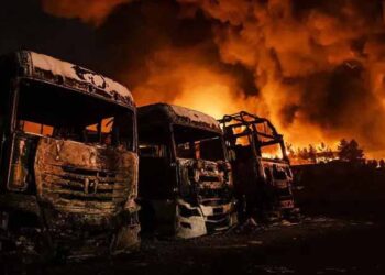 Oil prices jump above $100 for first time in four years