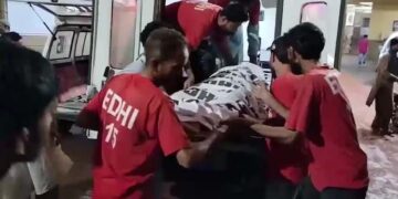 16 dead as heavy rain, thunderstorm hit Karachi; power outage in various parts