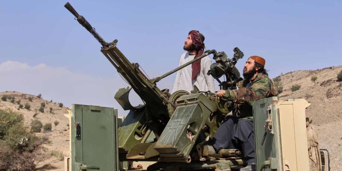 Pakistan-Afghanistan conflict: Taliban continues border offensive, Pak shuts airspace