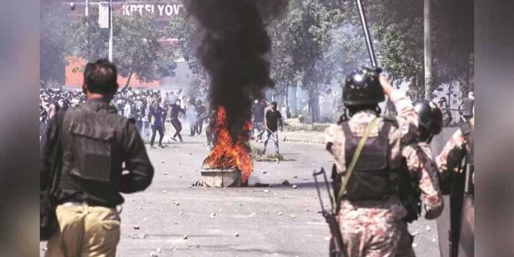 10 people killed as protests at US missions rock cities across Pakistan