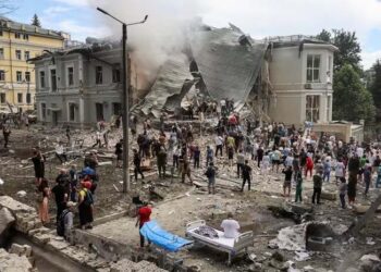 At least 4 killed as Russia, Ukraine trade attacks ahead of US talks