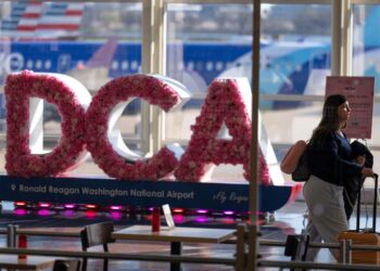 Washington-area airports halt flights due to chemical smell at air traffic centre 