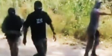 Greek police using masked migrants to forcibly push other migrants back across border