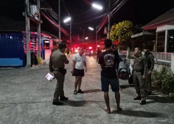 อุกอาจ! คนร้ายซิ่ง จยย.ประกบยิงช่างแอร์ 17 นัดหน้าบ้านชะอำ รอดตายหวุดหวิด