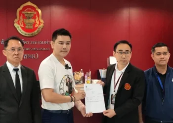 “อั๋น” ร้องอีกเรื่องชงผู้ตรวจฯ ส่งศาลรธน.ฟันรบ.ไม่ลดค่าการกลั่นทำน้ำมันแพง กระทบสิทธิปชช.