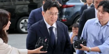 ตำรวจเกาหลีใต้ยื่นขอหมายจับ “บังชีฮยอก” ประธาน HYBE ปมฉ้อโกง-ปั่นหุ้น IPO