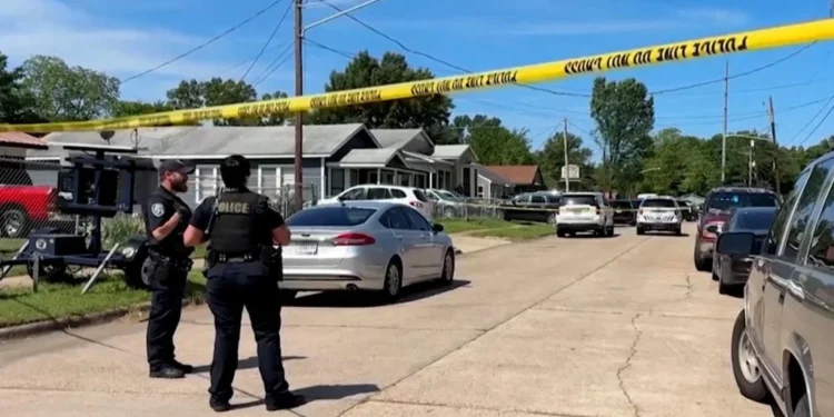 พ่อมะกันกราดยิงลูก 7 คนดับพร้อมเด็กอีก 1 สุดท้ายถูกตำรวจหลุยเซียนาวิสามัญขณะขโมยรถหนี