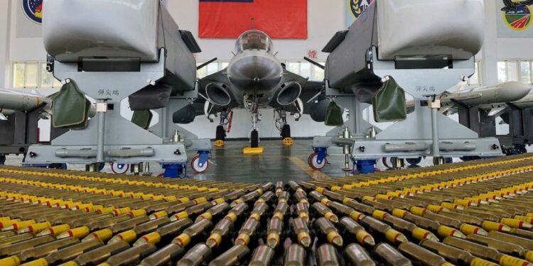 รมว.กลาโหมไต้หวันชี้! จีนคว่ำบาตร 7 ผู้ผลิตอาวุธยุโรป ‘ไม่กระทบ’ การจัดหาอาวุธของไทเป