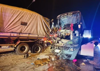 ทัวร์ศรีเชียงใหม่-กรุงเทพฯ ชนท้ายรถพ่วงแยกท่าพระขอนแก่น บาดเจ็บระนาวกว่า 27 ราย