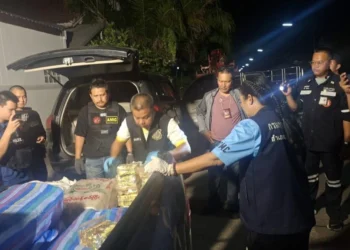 จนท.ตามปิดล้อมหมู่บ้านดังพิษณุโลกค่อนคืน สกัดปาเจโร่ขนไอซ์ล็อตใหญ่ แต่ไร้เงาตัวคน