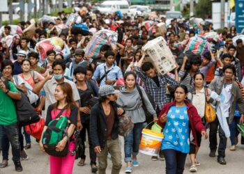 ชักยังไง! เริ่มประท้วงบ่อยในกัมพูชา ล่าสุดแรงงานหลายร้อยชุมนุม โอดบริษัทล้มละลาย ปิด รง.กะทันหัน