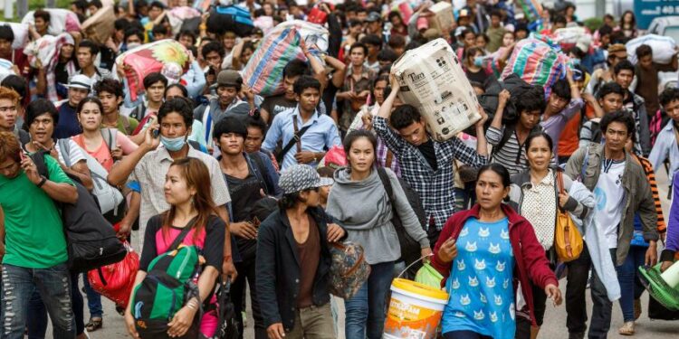 ชักยังไง! เริ่มประท้วงบ่อยในกัมพูชา ล่าสุดแรงงานหลายร้อยชุมนุม โอดบริษัทล้มละลาย ปิด รง.กะทันหัน