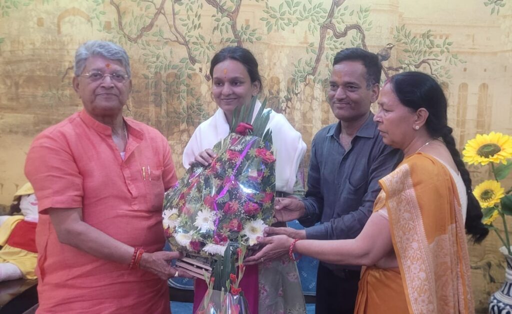 यूपीपीसीएस में चौथा स्थान प्राप्त करने वाली अनामिका से विधायक ने की मुलाकात कर शुभकामनाएं दी 1 WhatsApp Image 2026 04 05 at 6.55.53 PM