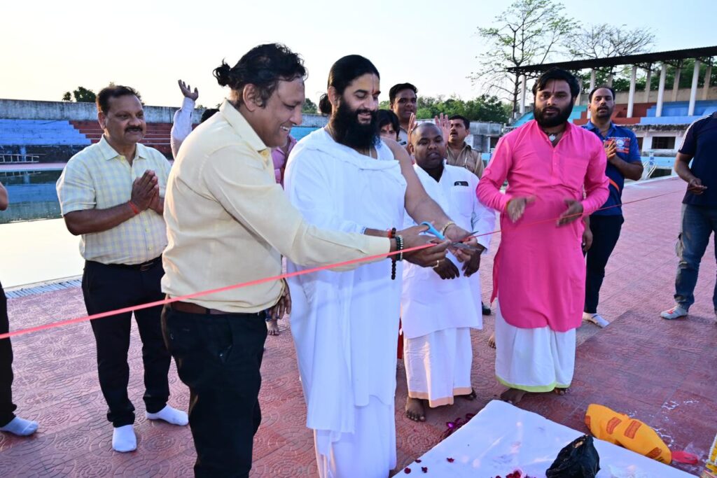 संकटमोचन सेना के अध्यक्ष महन्थ संजय दास ने अंतरराष्ट्रीय क्रीड़ा स्टेडियम का किया उदघाटन 1 WhatsApp Image 2026 04 06 at 9.45.22 PM