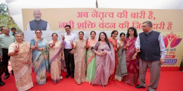 India: Delhi CM Joins DU Signature Drive, Pushes for Greater Role of Women in Governance
