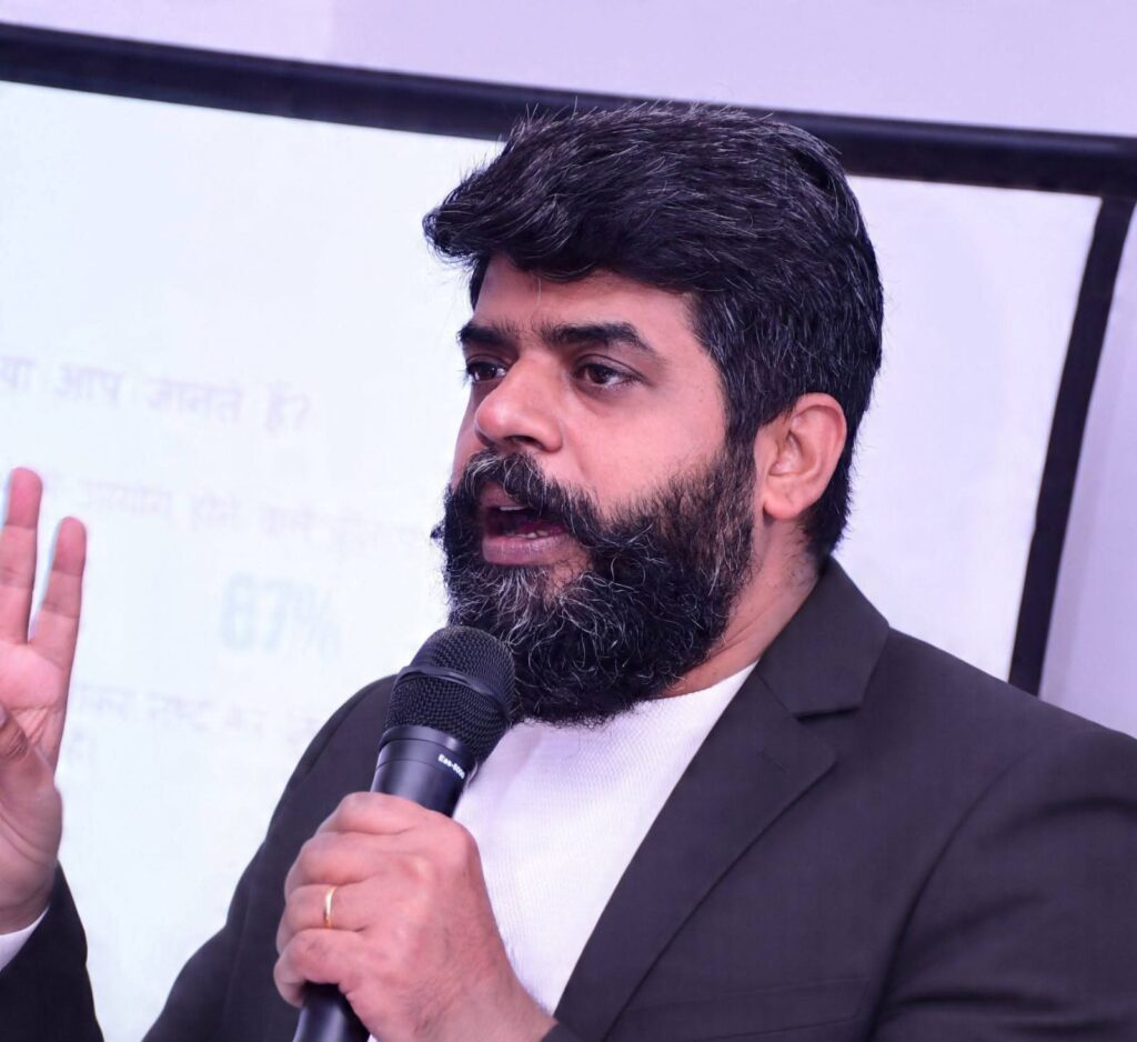 नगर निगम के कूड़ा संग्रहण वाहनों में अब बजेगा अवधी जिंगल 1 WhatsApp Image 2026 04 14 at 4.07.30 PM