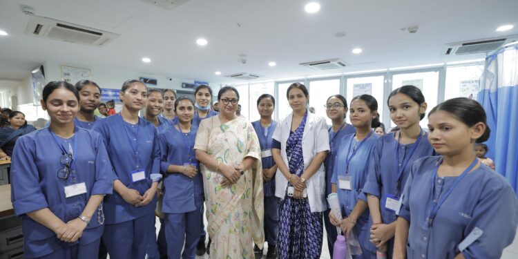 India: Delhi Chief Minister Rekha Gupta’s Shock Check at City Hospital Exposes Drug Shortage, Filth