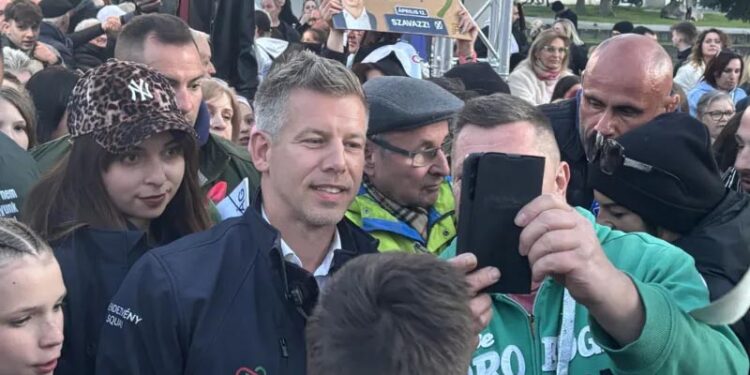 Final push for votes as challenger to Hungary’s Orbán scents victory