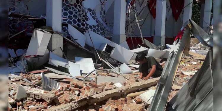 1 Dead As Building Collapses After 7.4 Earthquake Hits Indonesia