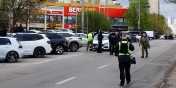 5 killed after gunman opens fire in Kyiv, shooter killed in supermarket standoff