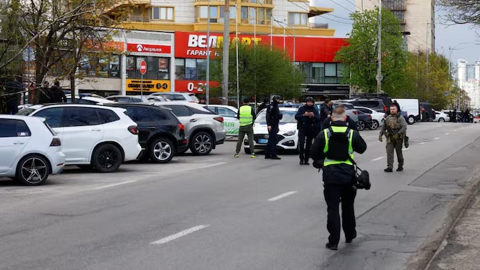 5 killed after gunman opens fire in Kyiv, shooter killed in supermarket standoff