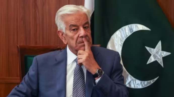 Pak’s response to attack would be decisive: Khawaja Asif fires back at India