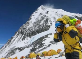 Everest trekkers ‘poisoned’ in $20 million scam to trigger fake chopper rescues