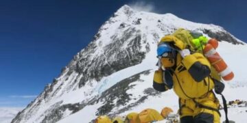 Everest trekkers ‘poisoned’ in $20 million scam to trigger fake chopper rescues