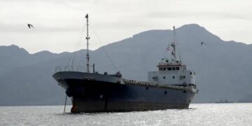 Oil back above $100 as US to blockade Iranian ports after peace talks fail