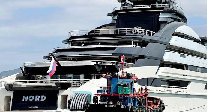 $500 million superyacht linked to Putin aide sails through Hormuz amid blockade